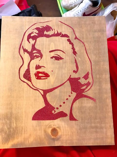 Learn How To Apply Glitter To Wood- MESS&nbsp;FREE!